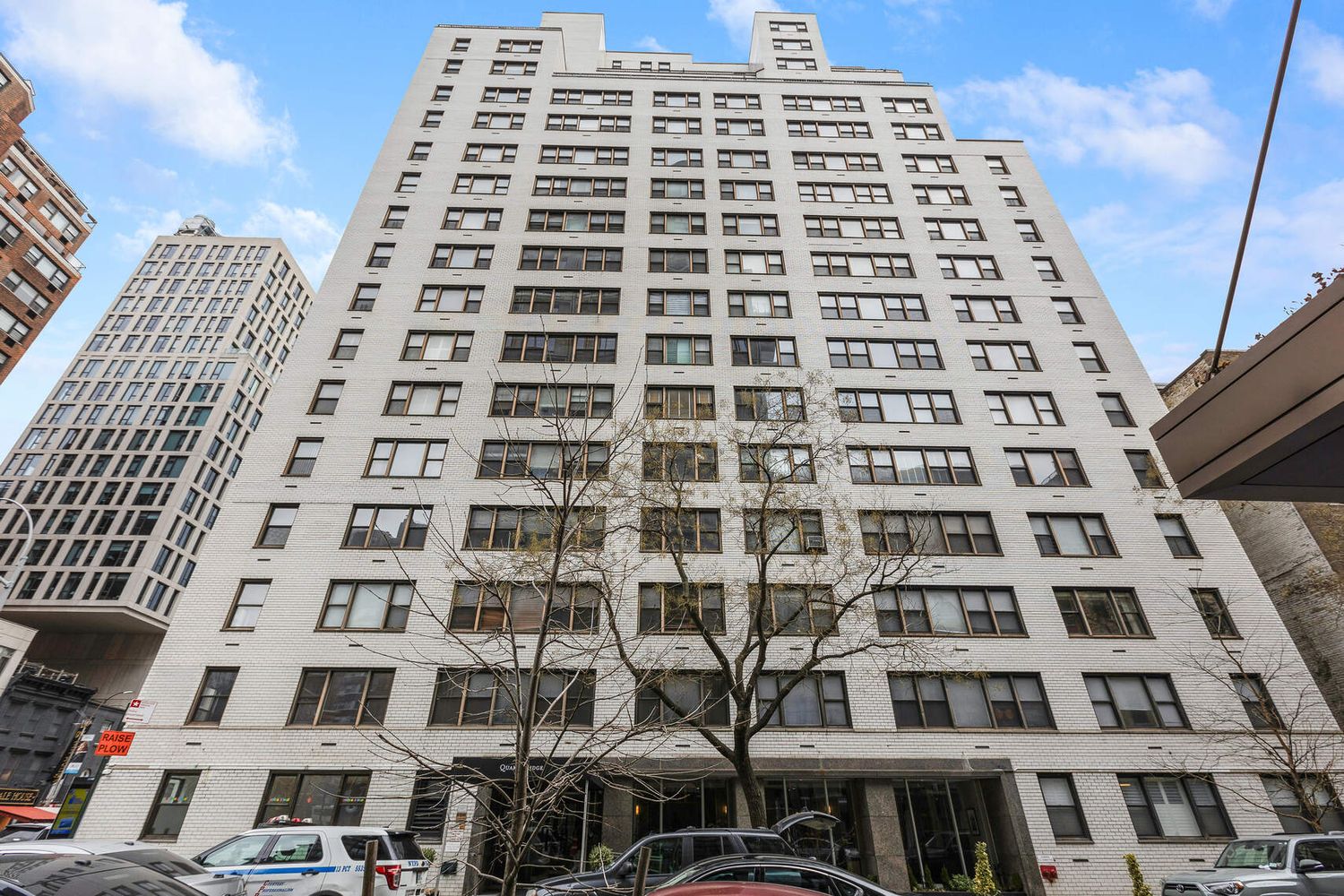 201 East 21st Street, Unit 7G Manhattan, NY 10010 - Photo 9 of 11 a front view of a building
