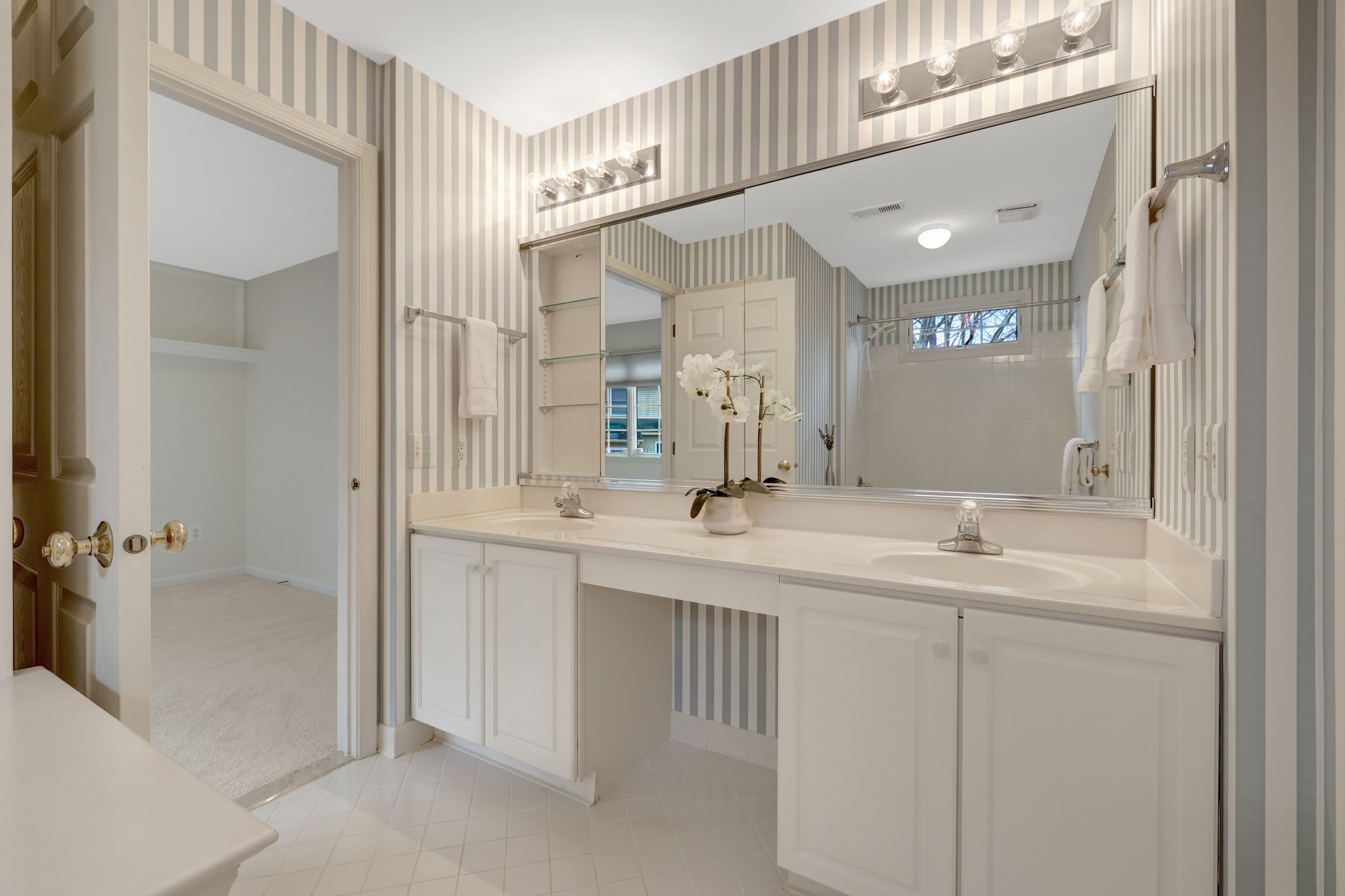 1295 Gatesmeadow Way Reston, VA 20194 - Photo 36 of 57