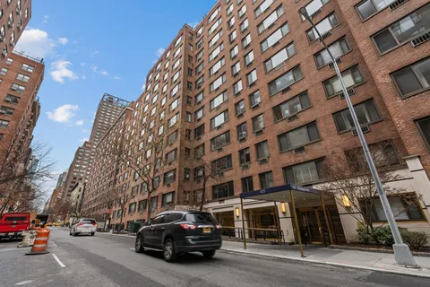 $799,000 | 425 East 63rd Street, Unit W6A | Lenox Hill