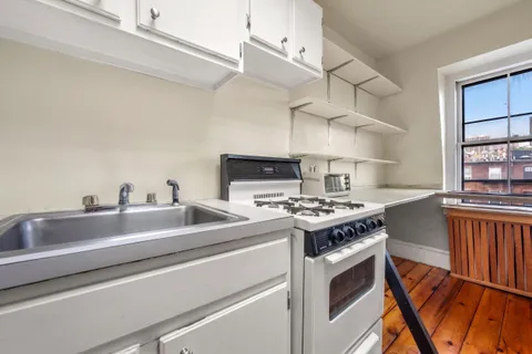 $459,000 | 8 Brimmer Street, Unit 5B, Boston, MA 02108