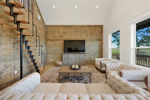 a view of a house with yard and a yard