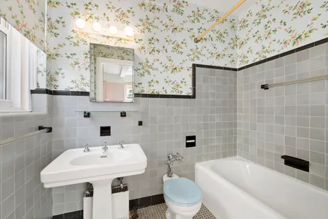 $2,775,000 | 320 East 72nd Street, Unit 6A | Lenox Hill
