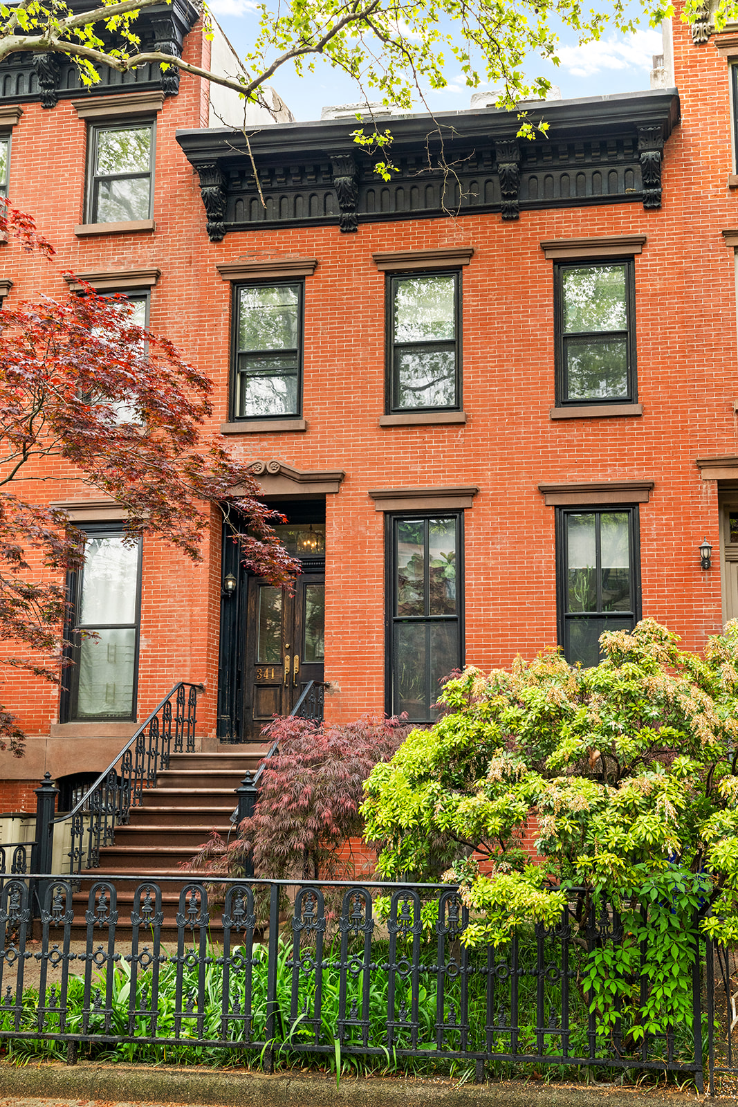 341 Adelphi Street, Unit 1 Brooklyn, NY 11238 - Photo 7 of 7 a view of a house with brick walls and windows