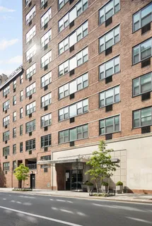 $1,795,000 | 63 East 9th Street, Unit 8X | Greenwich Village