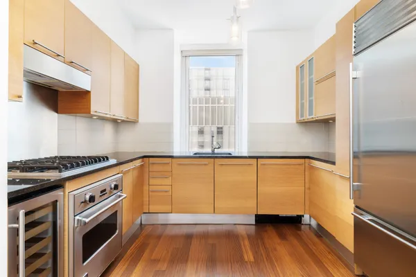 $9,500 | 10 West End Avenue, Unit 21D | Upper West Side