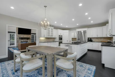 $2,385,000 | 3 Kensington Court, Warren, NJ 07059