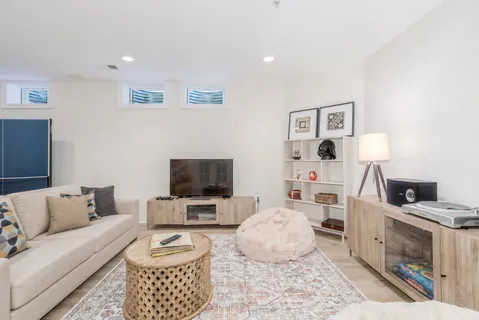 Contact Agent | 5601 Vernon Place, Bethesda, MD 20817