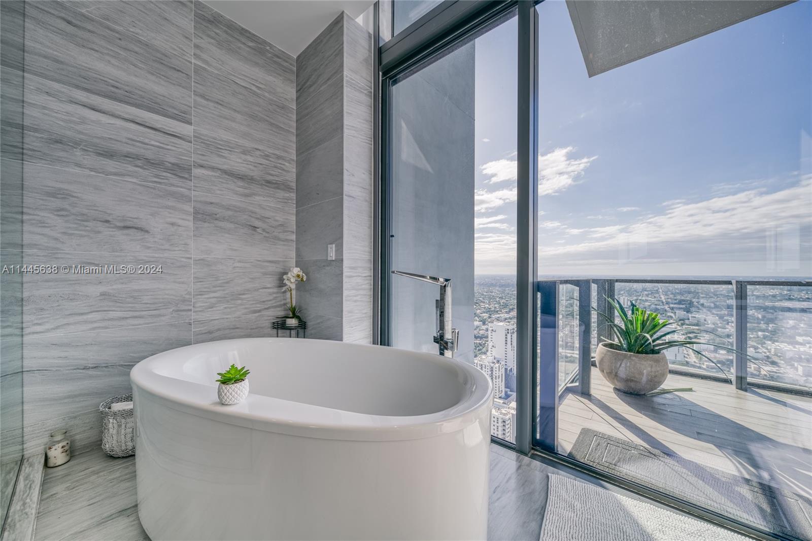 88 Southwest 7th Street, Unit PH4303 Miami, FL 33130 - Photo 37 of 97