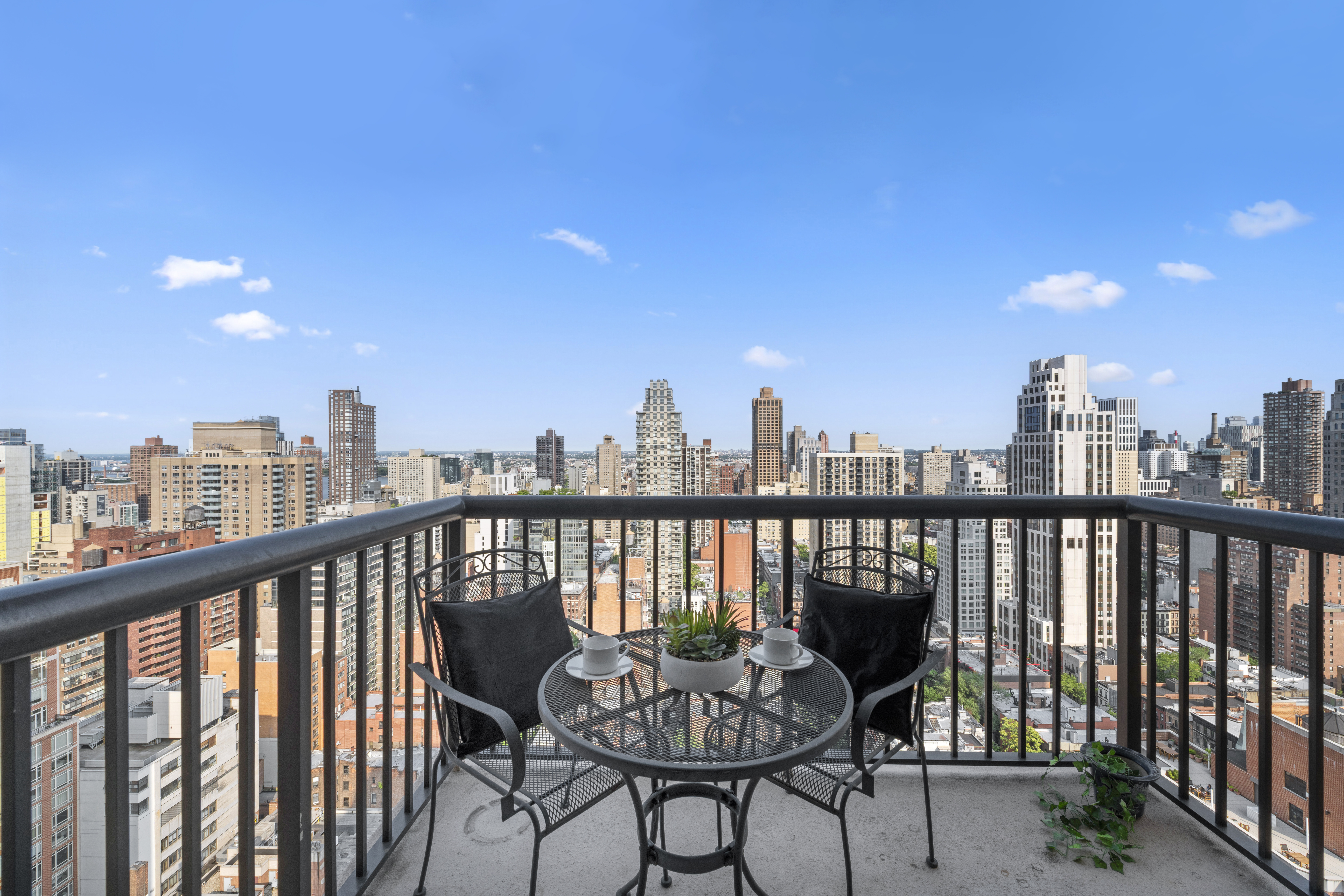 171 East 84th Street, Unit 31C Manhattan, NY 10028 - Photo 3 of 18