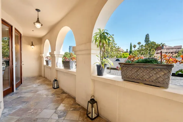 $1,195,000 | 10364 Almayo Avenue, Unit 305, Los Angeles, CA 90064