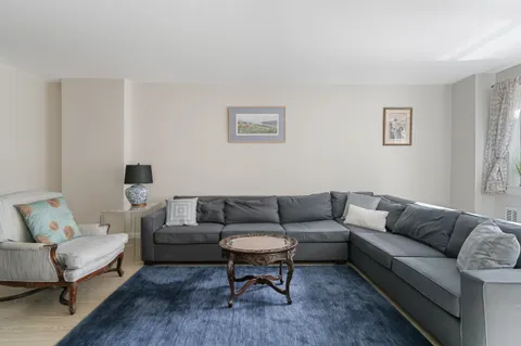 $950,000 | 357 East 57th Street, Unit 2D | Sutton Place