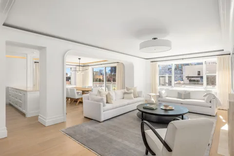 $3,595,000 | 150 East 69th Street, Unit 18S | Lenox Hill