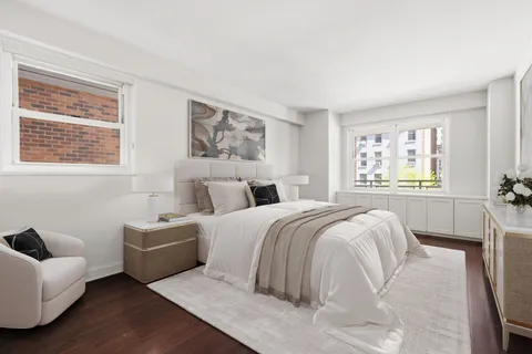$935,000 | 360 East 72nd Street, Unit A306 | Lenox Hill
