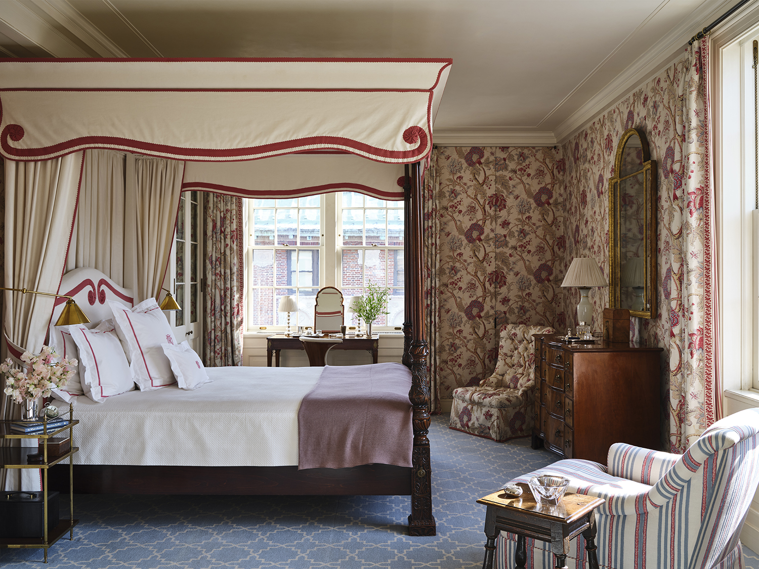 620 Park Avenue, Unit 14 Manhattan, NY 10065 - Photo 24 of 32 a bedroom with a bed and wooden floor