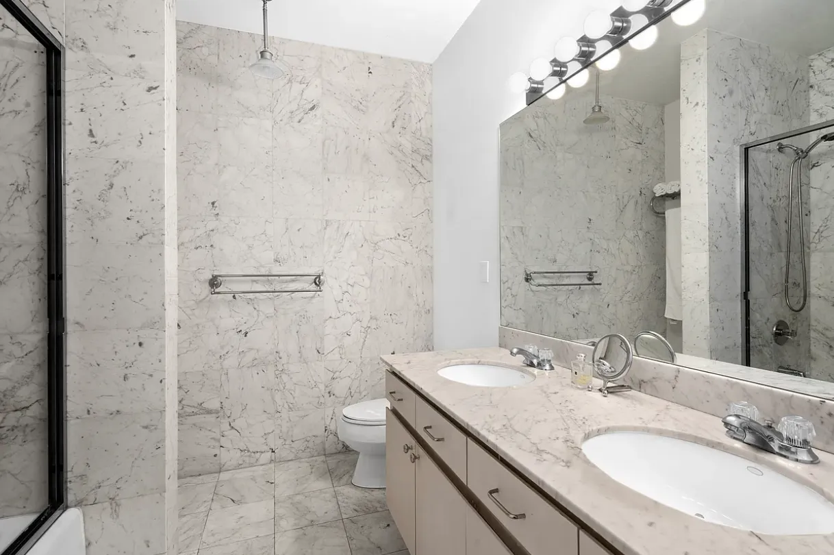 $1,650,000 | 167 East 61st Street, Unit 21B | Lenox Hill