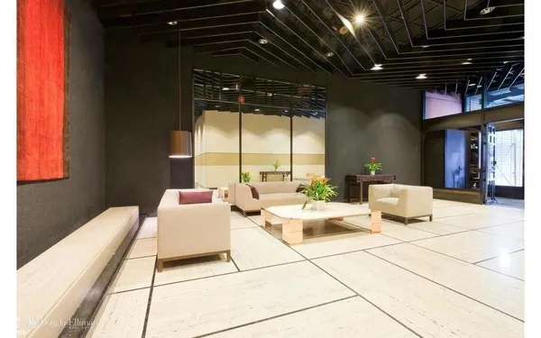 $4,200 | 301 East 45th Street, Unit 19D | Midtown East