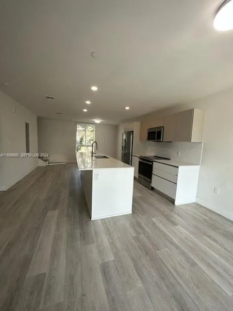$460,000 | 2561 Northeast 193rd Street, Unit 1208, Miami, FL 33180