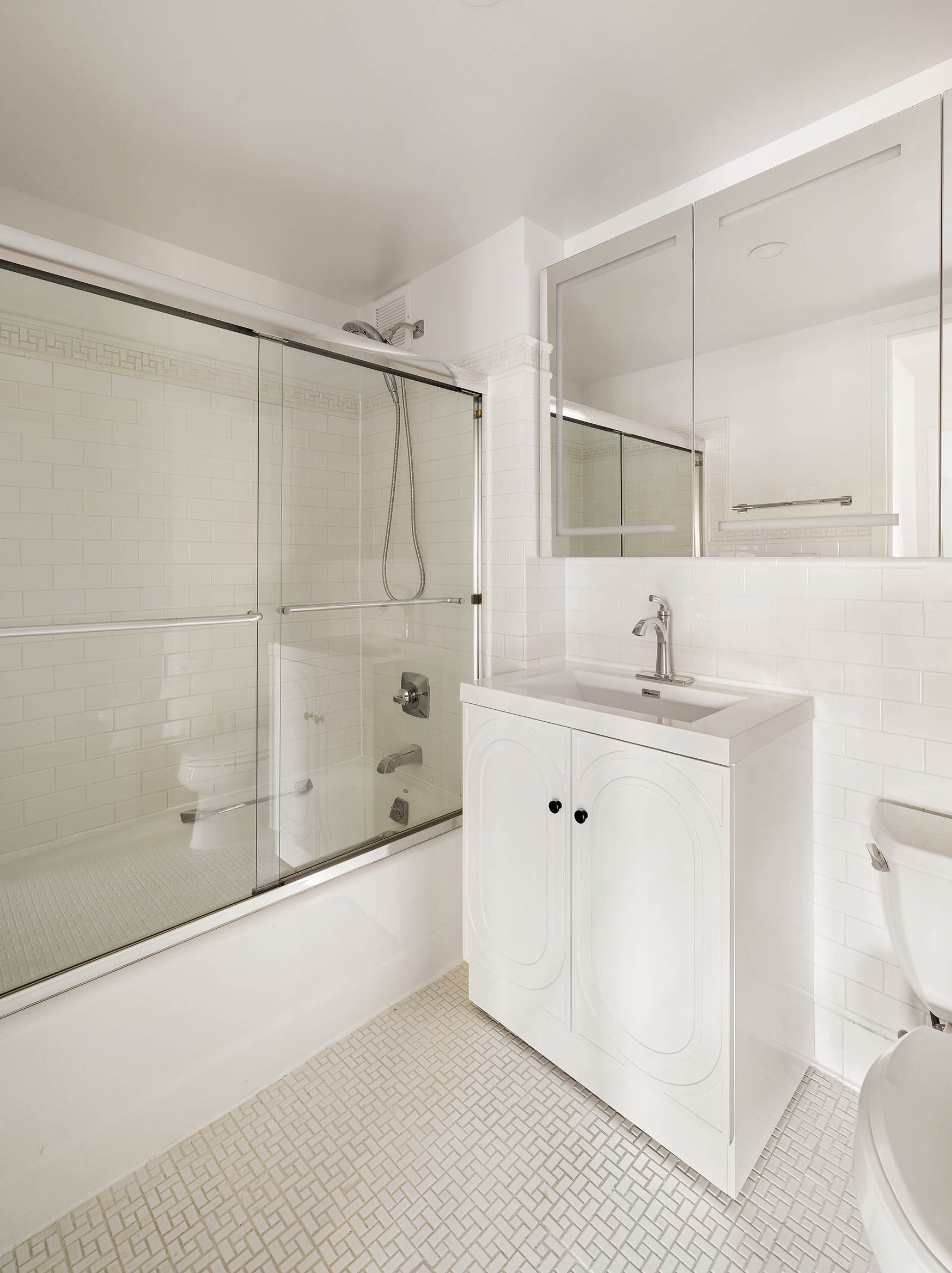 240 East 10th Street, Unit 5B Manhattan, NY 10003 - Photo 8 of 11