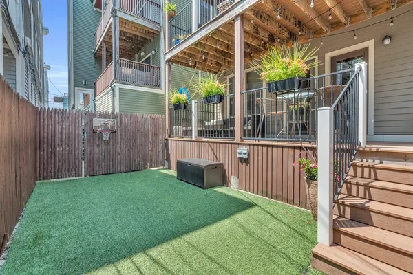 $1,100,000 | 725 East 6th Street, Unit 1, Boston, MA 02127