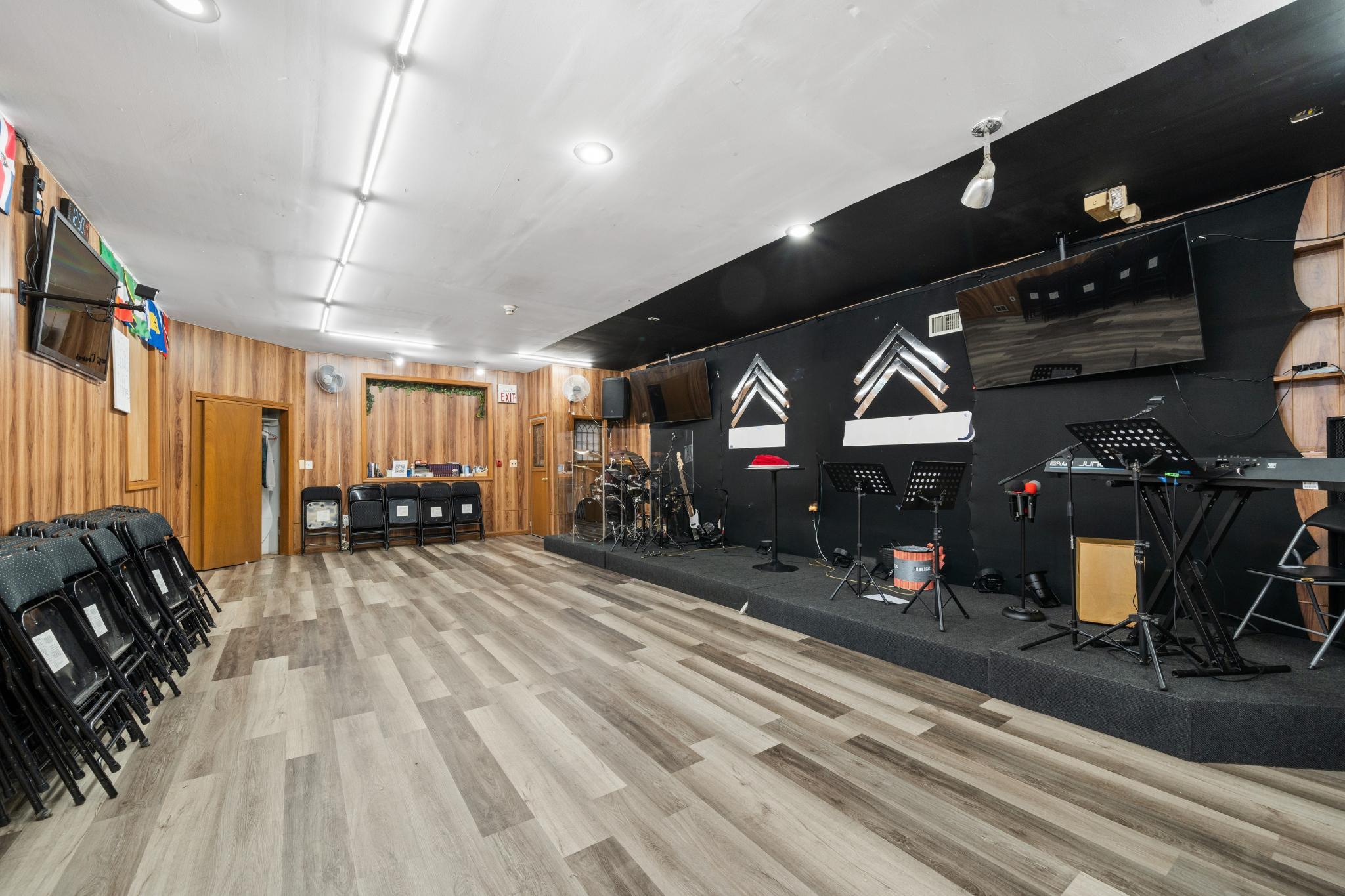 162 Mallory Avenue Jersey City, NJ 07304 - Photo 4 of 29 a view of a room with gym equipment