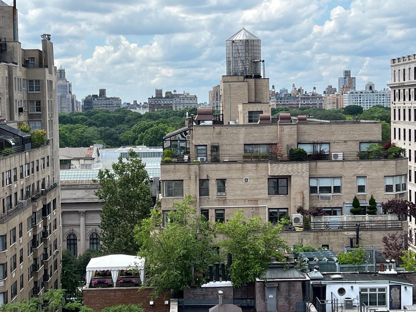 $2,435,000 | 40 East 84th Street, Unit 15A | Upper East Side