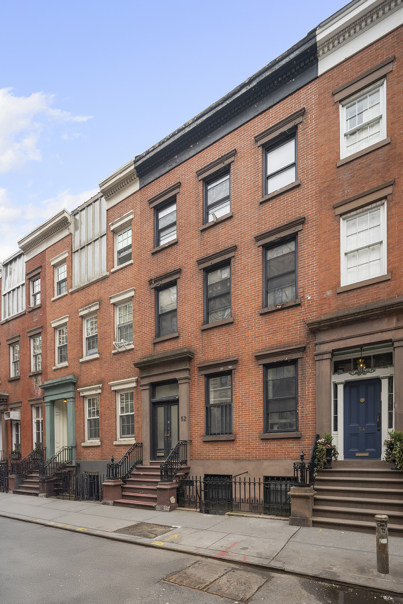 52 Charles Street Manhattan, NY 10014 - Photo 5 of 8 a front view of a building