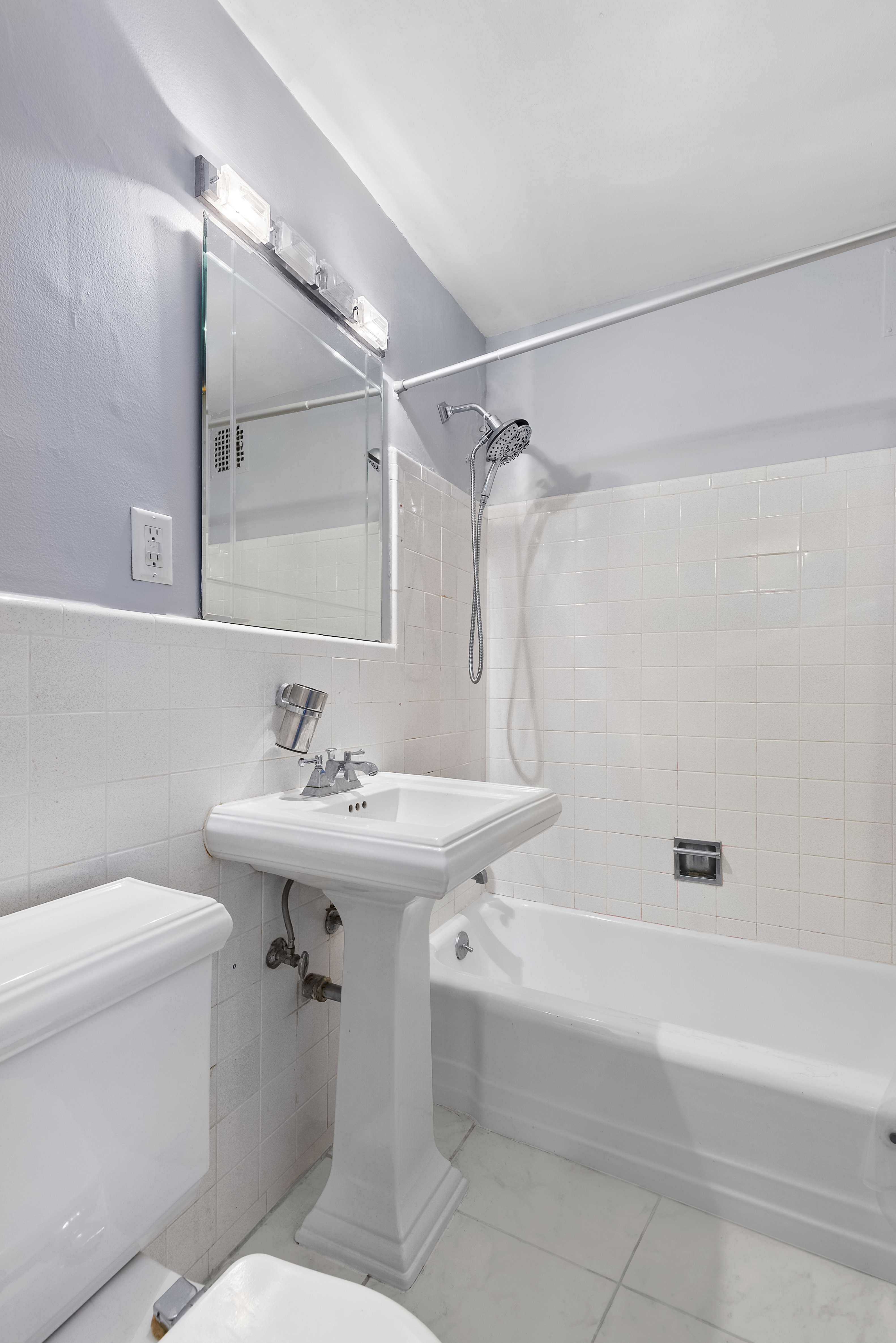 195 Willoughby Avenue, Unit 1411 Brooklyn, NY 11205 - Photo 5 of 6 a bathroom with a sink a toilet and a bathtub