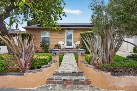 $1,150,000 | 80-82 South Seaward Avenue, Ventura, CA 93003