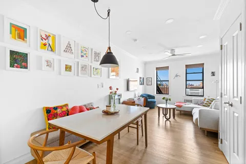 $899,000 | 77 Eastern Parkway, Unit 5H | Prospect Heights