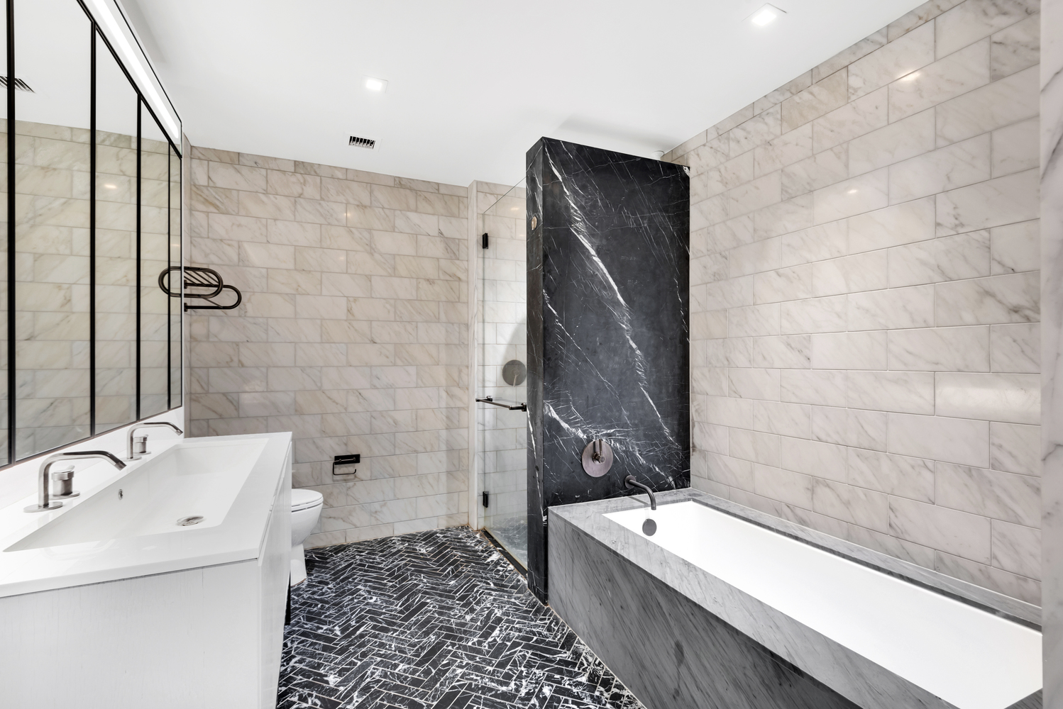 959 1st Avenue, Unit 6P Manhattan, NY 10022 - Photo 7 of 12 a bathroom with a tub a sink and mirror