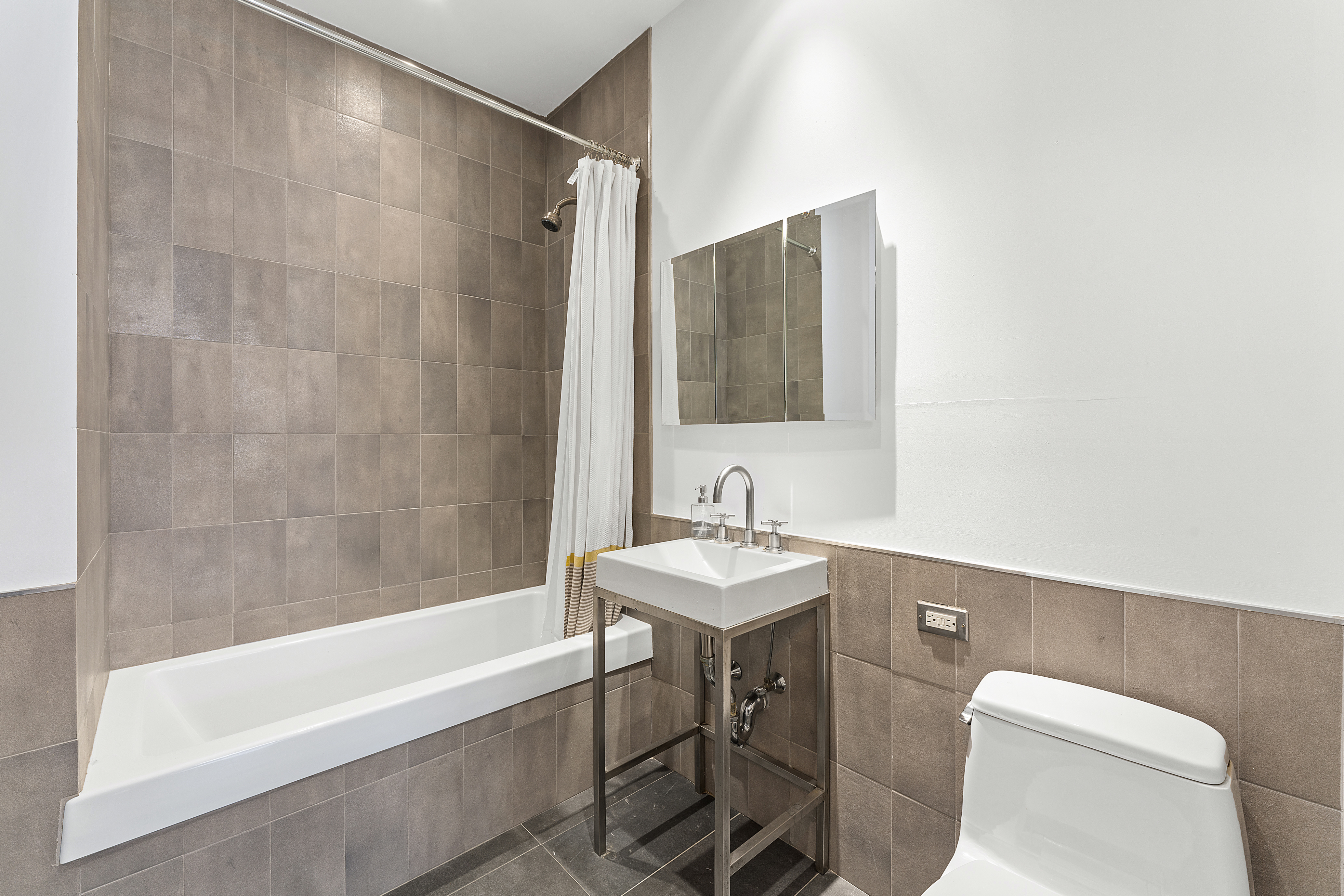 55 Berry Street, Unit 5G Brooklyn, NY 11249 - Photo 8 of 9