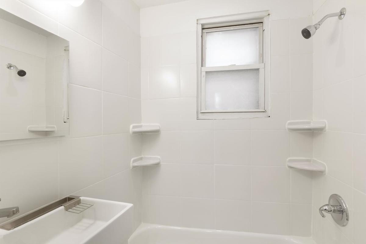 120 Charles Street, Unit 4 Manhattan, NY 10014 - Photo 4 of 5