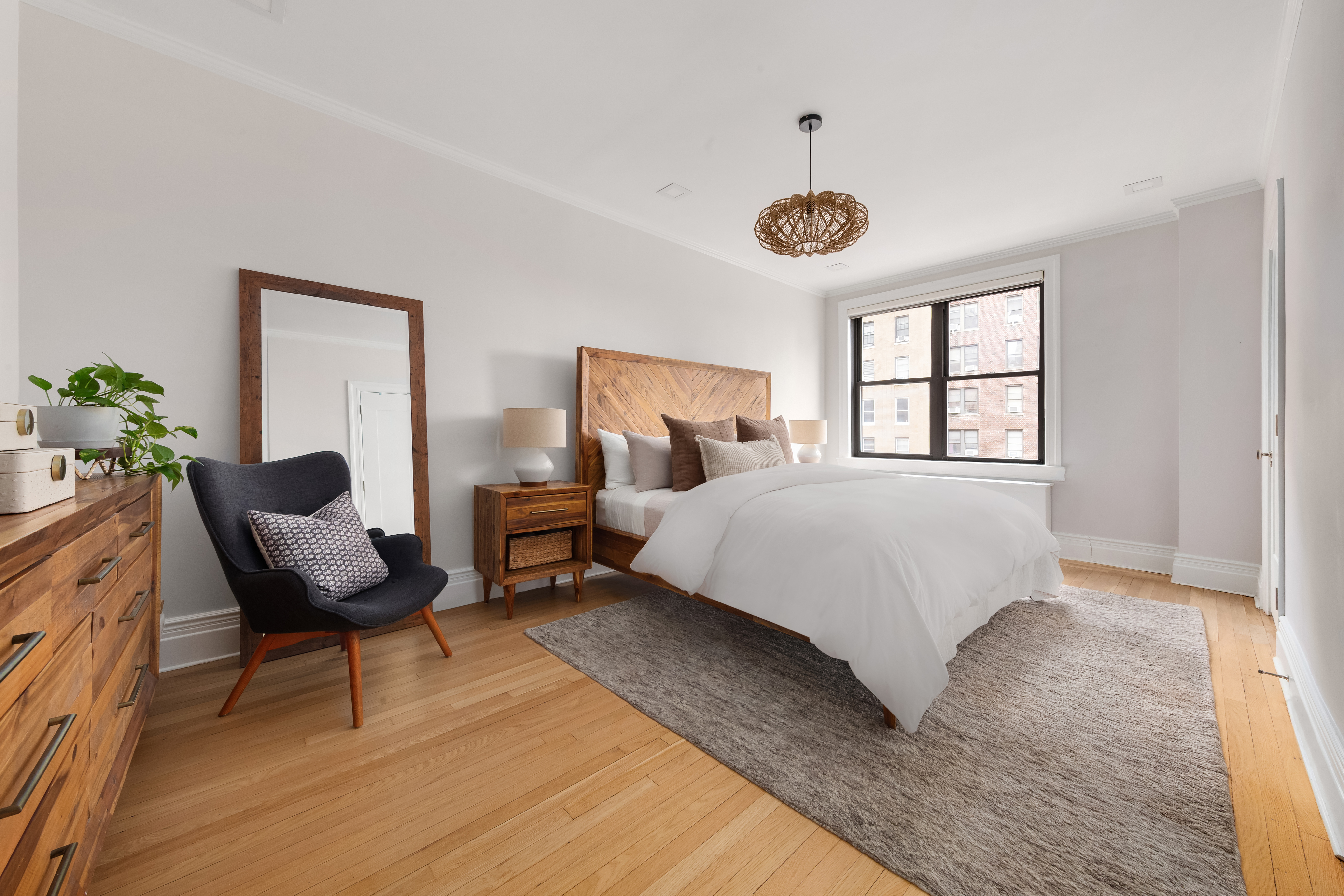 905 West End Avenue, Unit 81 Manhattan, NY 10025 - Photo 6 of 14 a bedroom with a bed and a chair