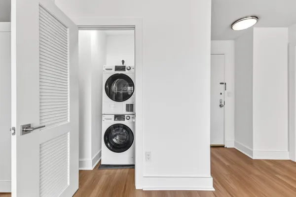 $1,075,000 | 400 East 54th Street, Unit 24E | Sutton Place