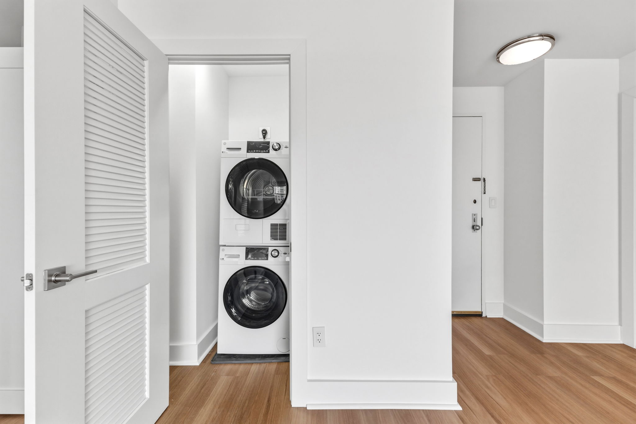 400 East 54th Street, Unit 24E Manhattan, NY 10022 - Photo 18 of 29 a view of a bedroom with washer and dryer