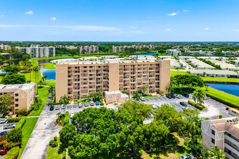 $215,000 | 7076 Huntington Lane, Unit 502, Delray Beach, FL 33446