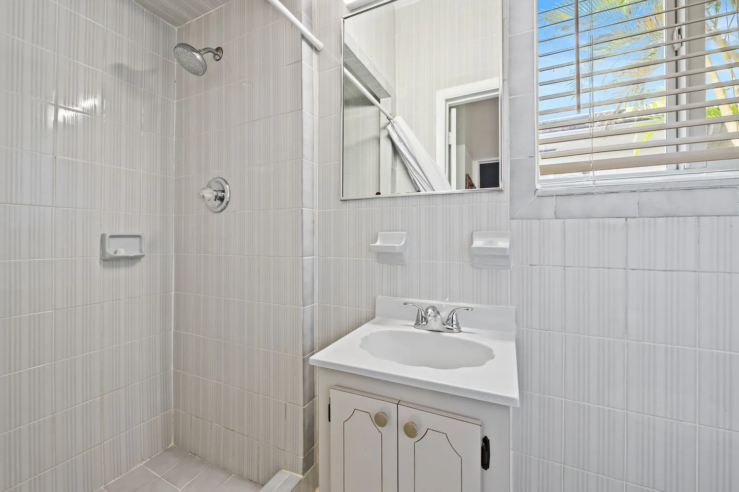 $2,595,000 | 218 Shore Drive South, Miami, FL 33133