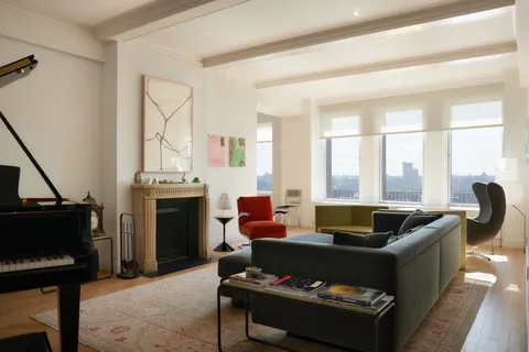 $3,650,000 | 25 East End Avenue, Unit 11E | Upper East Side