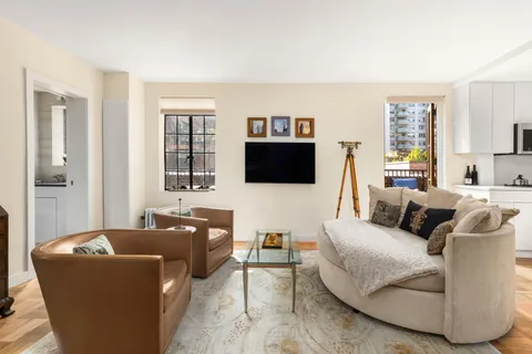 $865,000 | 324 East 41st Street, Unit 1103C | Murray Hill