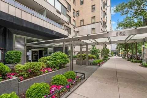 $2,750,000 | 860 5th Avenue, Unit 3H | Lenox Hill