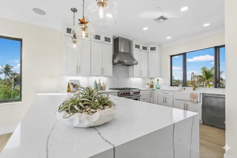 $3,950,000 | 422 South Ocean Drive, Hutchinson Island, FL 34949