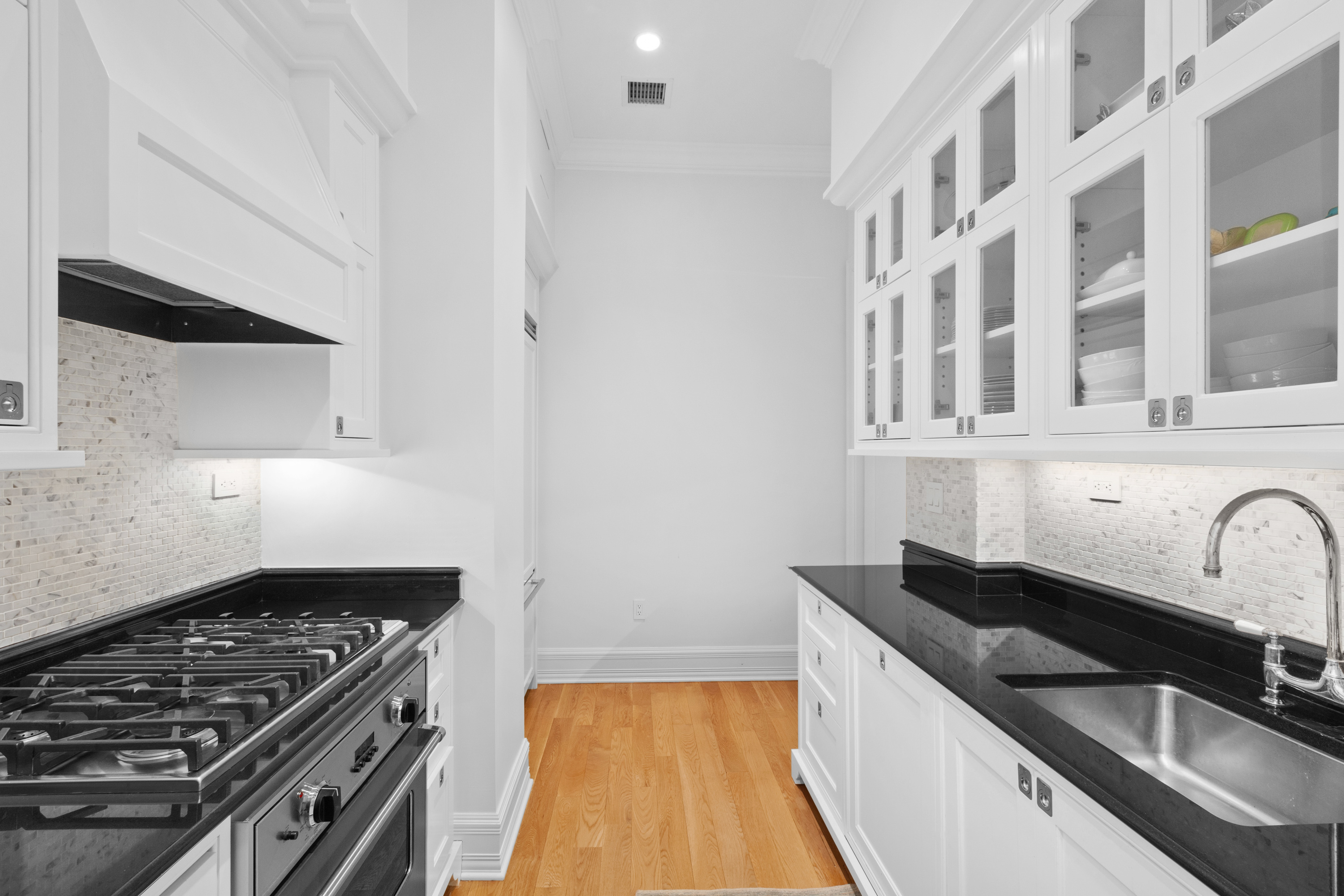 1 Central Park South, Unit 915 Manhattan, NY 10019 - Photo 16 of 24 Gallery Image 16