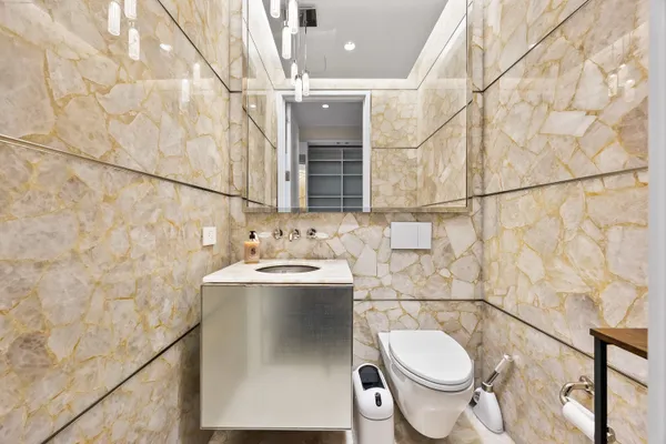 $6,999,000 | 217 West 57th Street, Unit 36D | Midtown Central