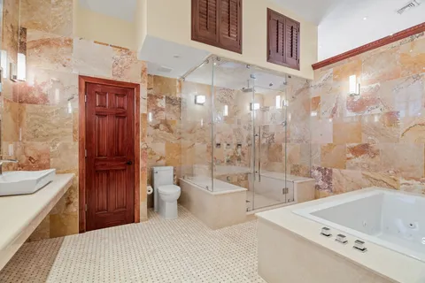 $1,400,000 | 802-10 Locust Street, Unit 201, Philadelphia, PA 19107