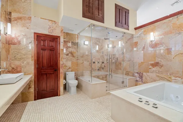 $1,400,000 | 802-10 Locust Street, Unit 201, Philadelphia, PA 19107