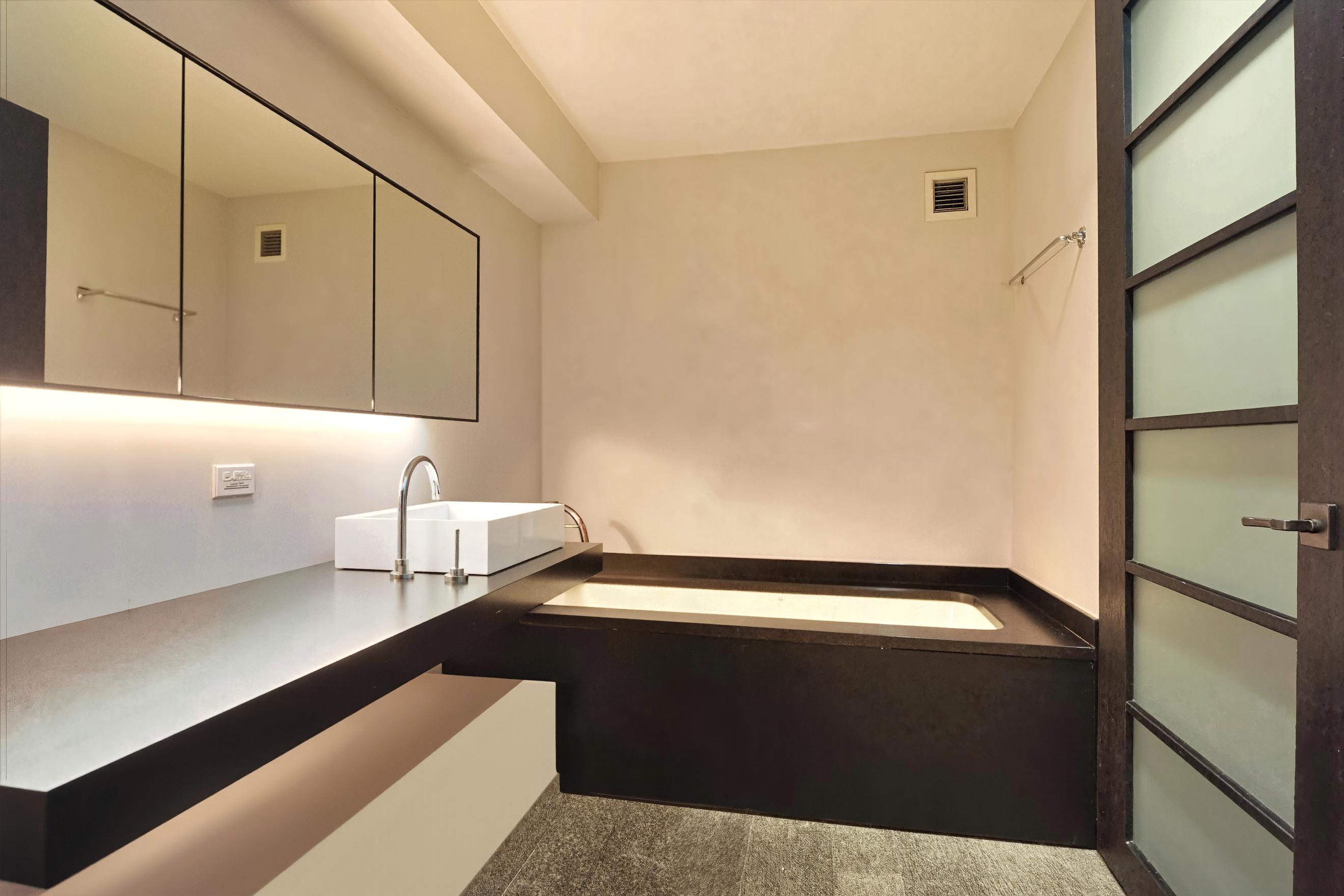 20 Pine Street, Unit 805 Manhattan, NY 10005 - Photo 3 of 8 a view of utility room