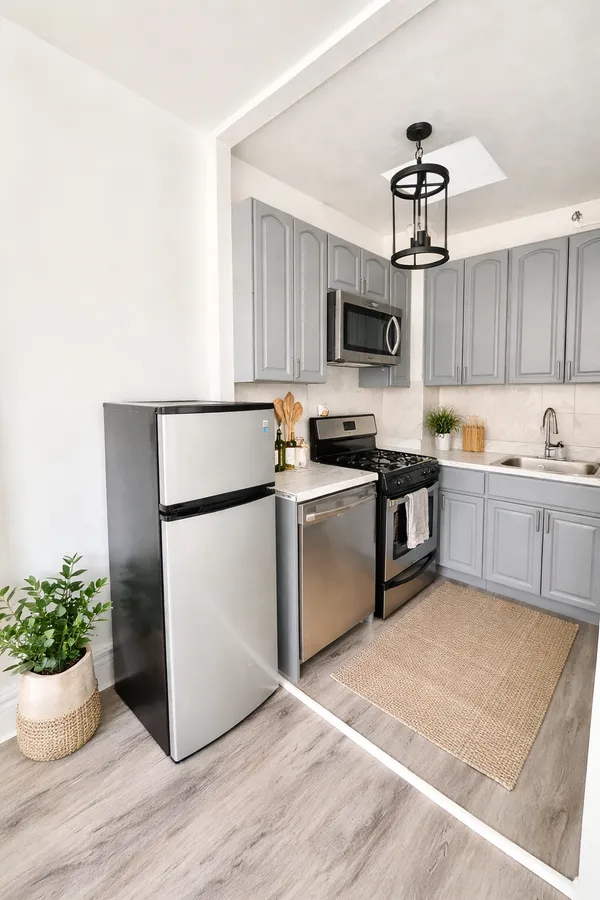 $2,150 | 749 St Nicholas Avenue, Unit 4R | Hamilton Heights