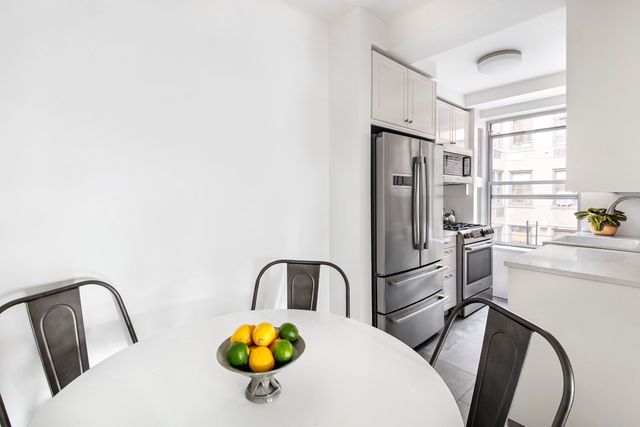 $995,000 | 60 East 96th Street, Unit 13E | Upper East Side