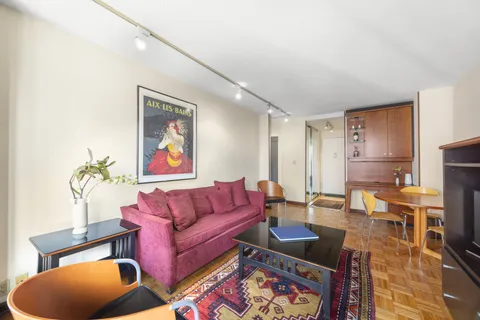 $699,000 | 300 East 54th Street, Unit 35F | Sutton Place