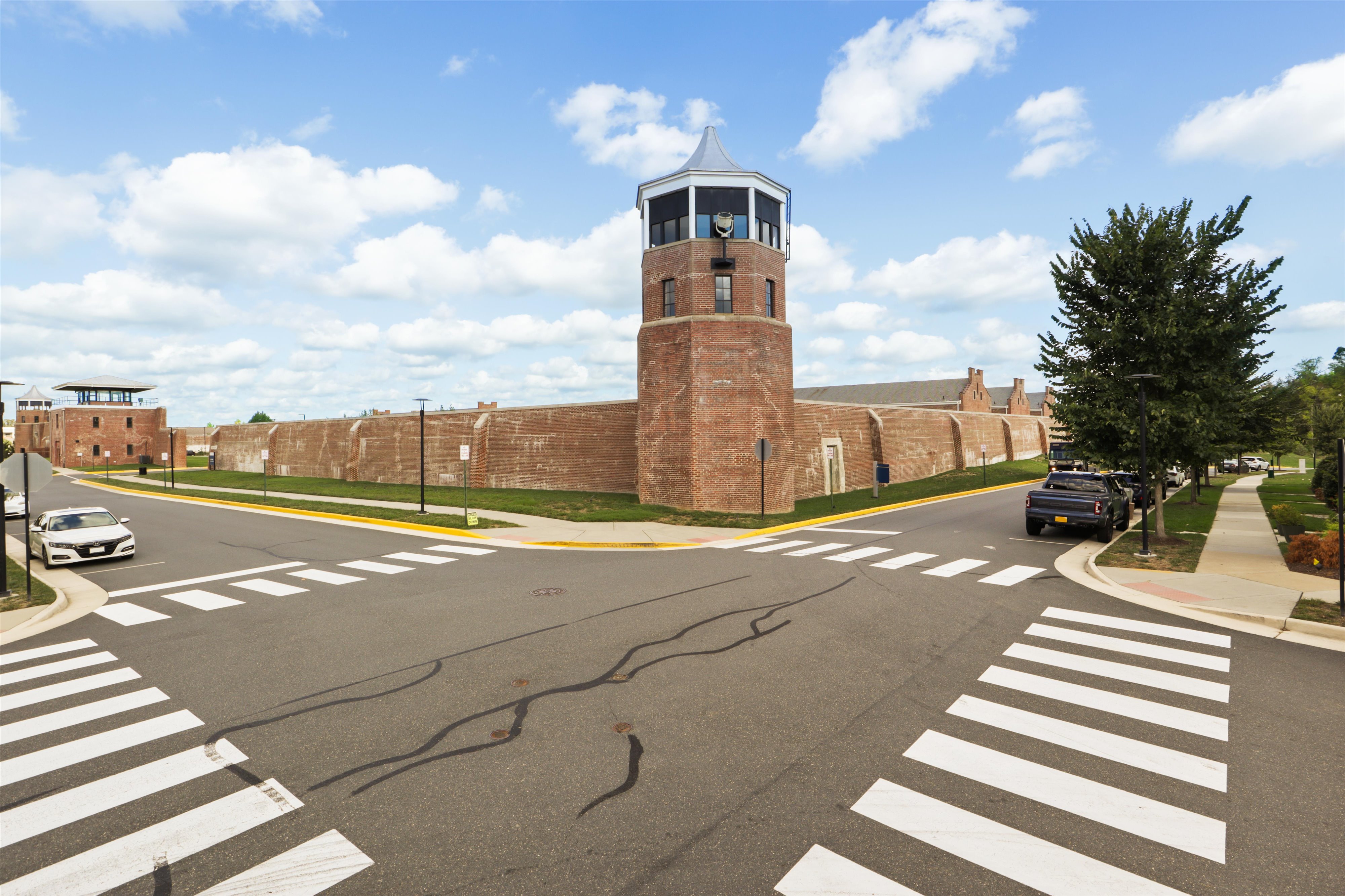9101 Power House Road Lorton, VA 22079 - Photo 6 of 75 a view of a city street from a terrace